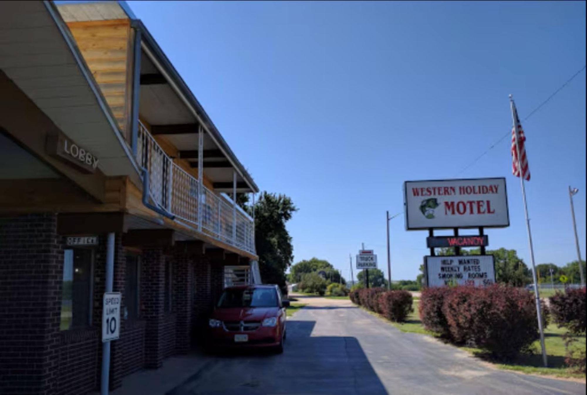Love Hotels Western Holiday By Oyo At Harlan Lake Ne Alma Exterior photo