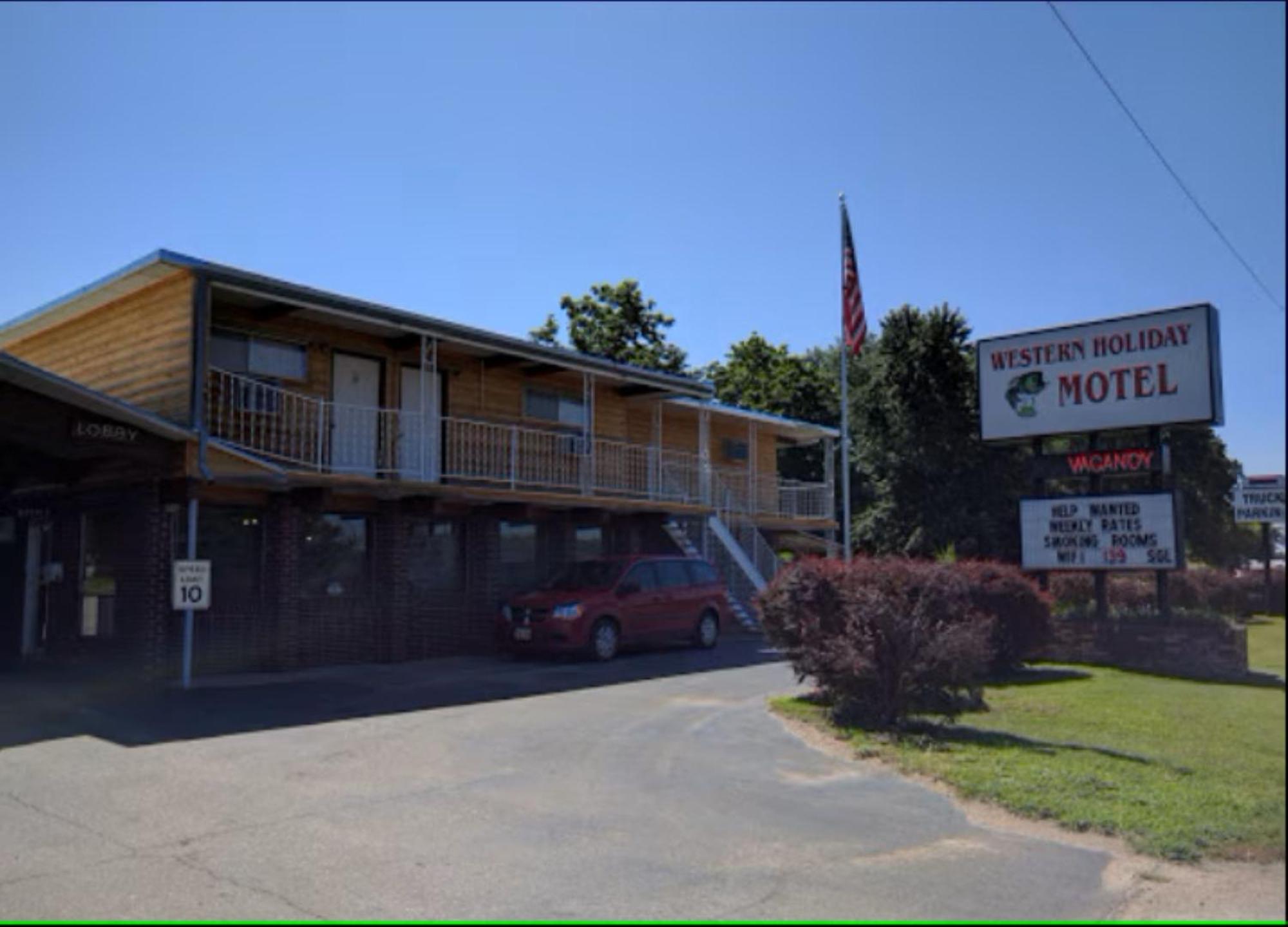 Love Hotels Western Holiday By Oyo At Harlan Lake Ne Alma Exterior photo